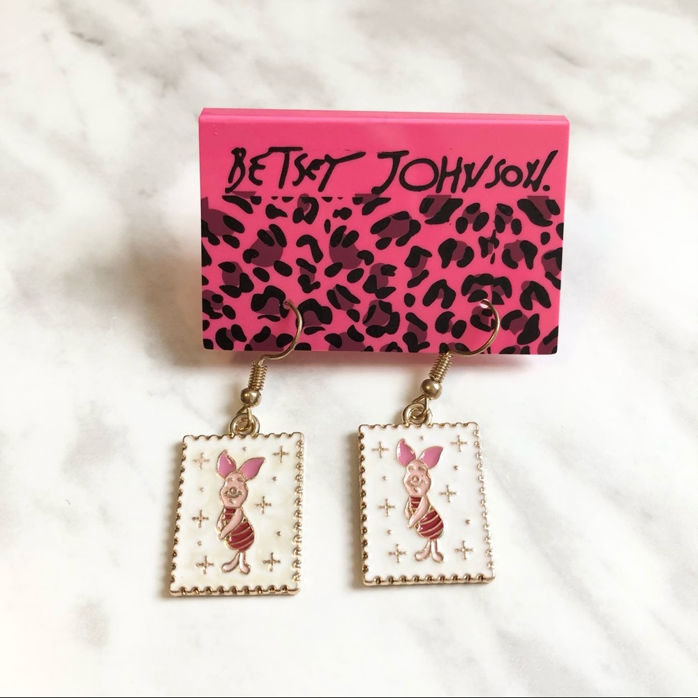 🎉 NWT Betsey Johnson Piglet Stamp Earrings